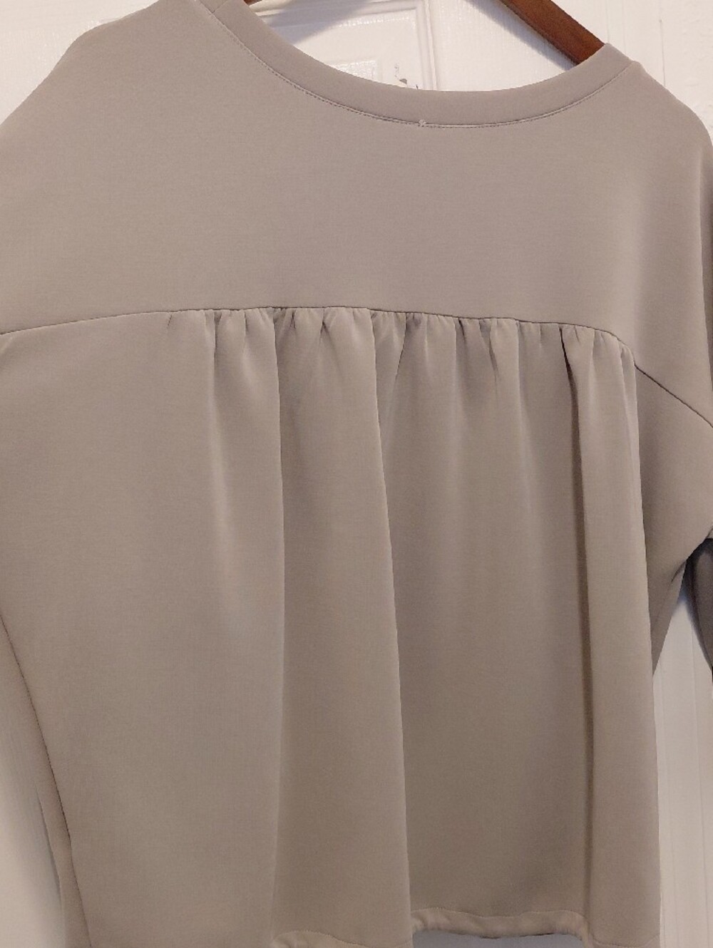 Cable & Gauge Relaxed Crew Sweatshirt in Light Taupe - Picture 6 of 6